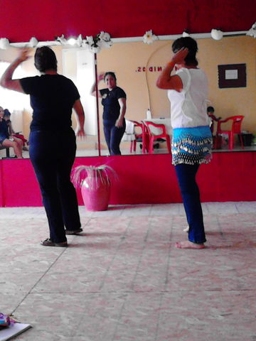 DANZA ARABE A JOVENES Y ADULTOS